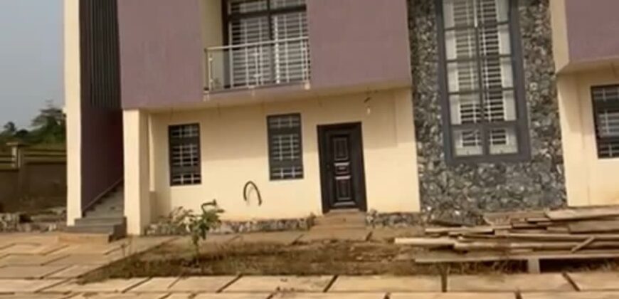 Alert ultra modern 4 bedroom house with BQ , security post situated on 1.5 plots of land underground basement now selling at Aburi