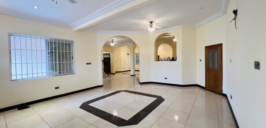 Six(6) bedroom town house 🏡 for rent at airport hills for $3,500 semi furnished