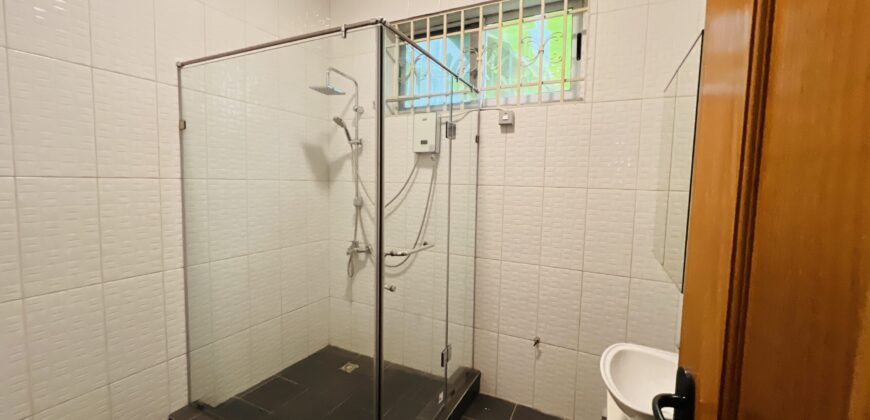 Six(6) bedroom town house 🏡 for rent at airport hills for $3,500 semi furnished