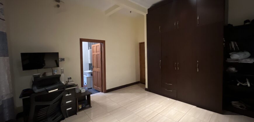 Six(6) bedroom town house 🏡 for rent at airport hills for $3,500 semi furnished