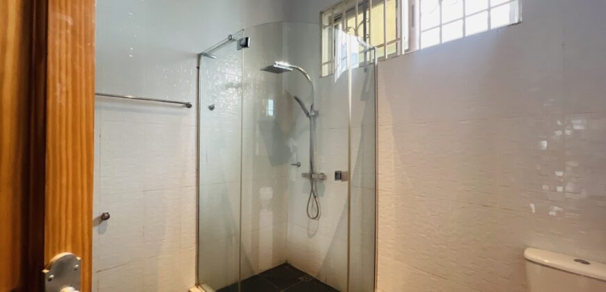 Six(6) bedroom town house 🏡 for rent at airport hills for $3,500 semi furnished