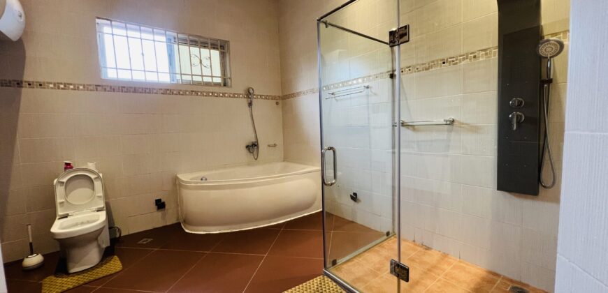 Six(6) bedroom town house 🏡 for rent at airport hills for $3,500 semi furnished