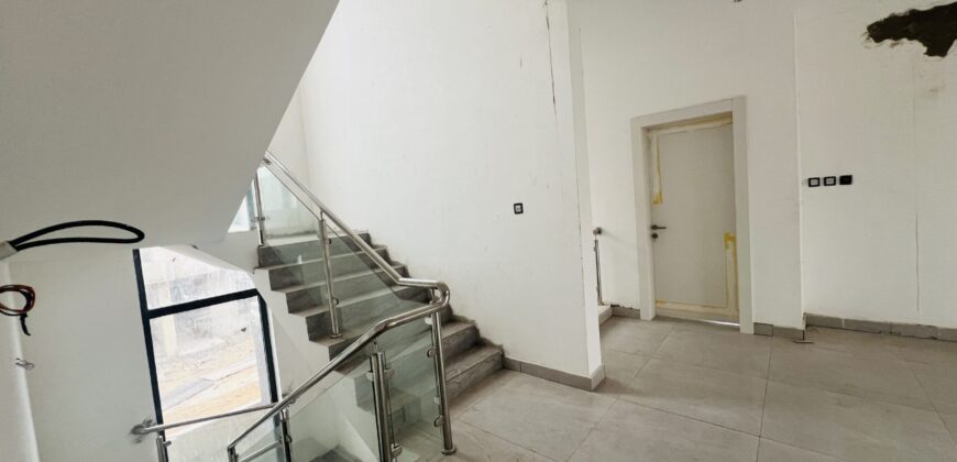 Five (5) bedroom house with Boysquarters for sale at Tseaddo