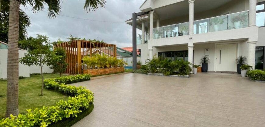 six (6) bedroom house with Boysquarters for sale at Adjiringanor fully furnished