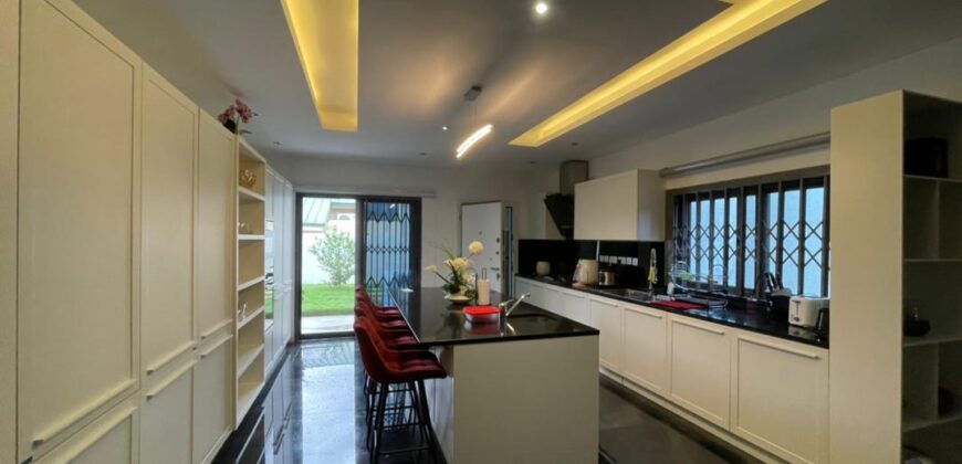 six (6) bedroom house with Boysquarters for sale at Adjiringanor fully furnished
