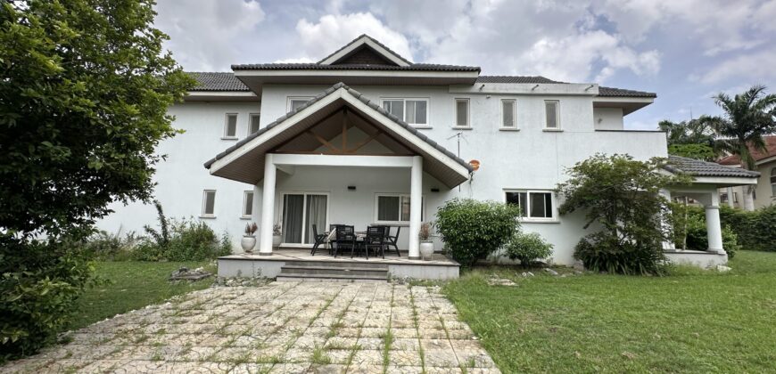 4 bedroom house with 2Boysquarters for sale at Trassaco ESTATE Adjiringanor Huge Backyard