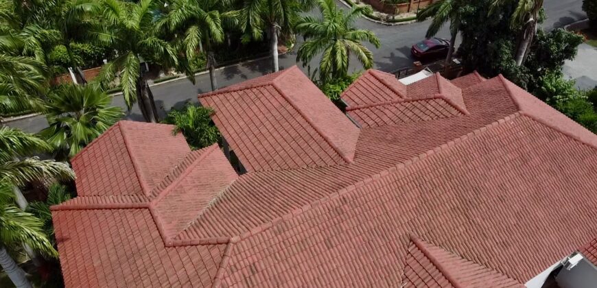 5bedroom furnished house for sale at Trassaco ESTATE Adjiringanor Huge Backyard with swimming pool