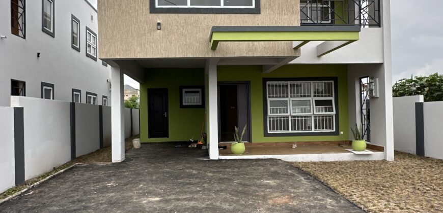 ULTRA MODERN 4BEDROOM  HOUSE FOR SALE @ LAKESIDE