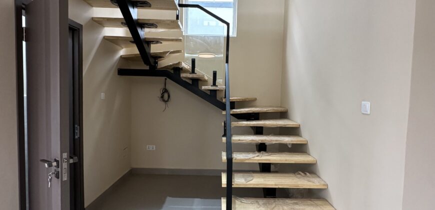 ULTRA MODERN 4BEDROOM  HOUSE FOR SALE @ LAKESIDE