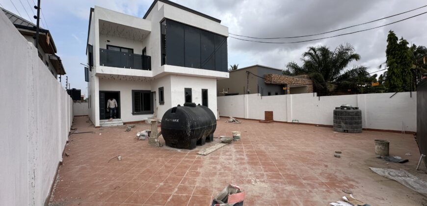 Spacious 5-Bedroom House with boysquarters in Spintex 