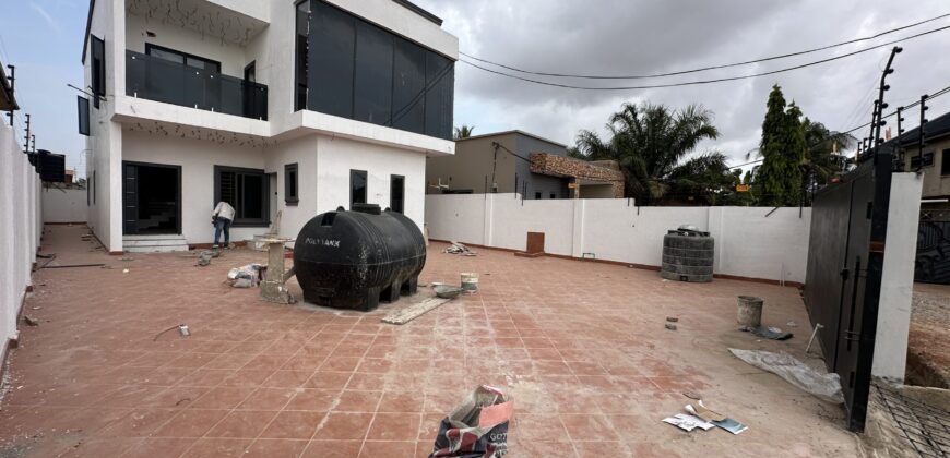 Spacious 5-Bedroom House with boysquarters in Spintex 