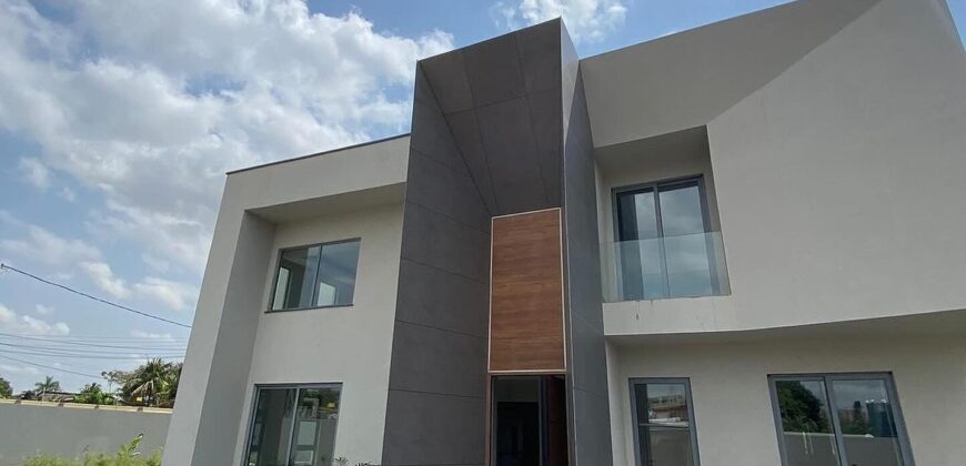 Luxury 4-Bedroom Ensuite Home with Boys’ Quarters & Swimming Pool – East Legon