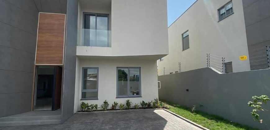 Luxury 4-Bedroom Ensuite Home with Boys’ Quarters & Swimming Pool – East Legon