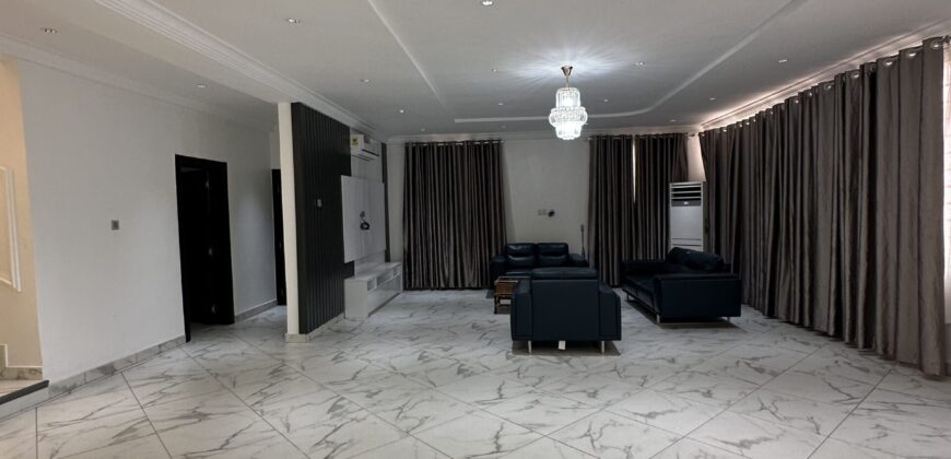 Stunning 5-Bedroom Home for Sale – Lakeside