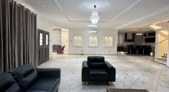 Stunning 5-Bedroom Home for Sale – Lakeside