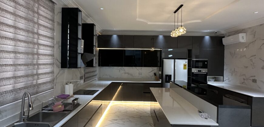 Stunning 5-Bedroom Home for Sale – Lakeside