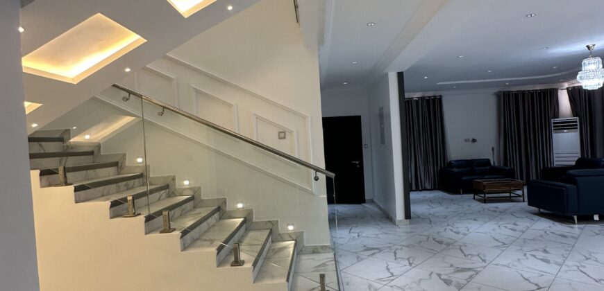 Stunning 5-Bedroom Home for Sale – Lakeside