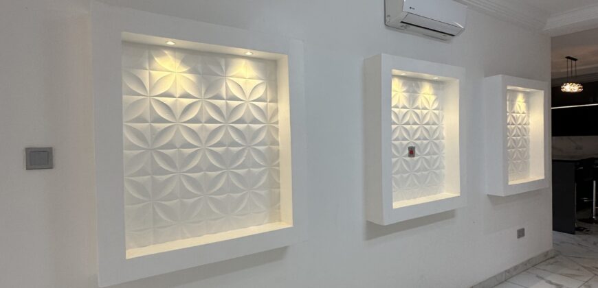 Stunning 5-Bedroom Home for Sale – Lakeside