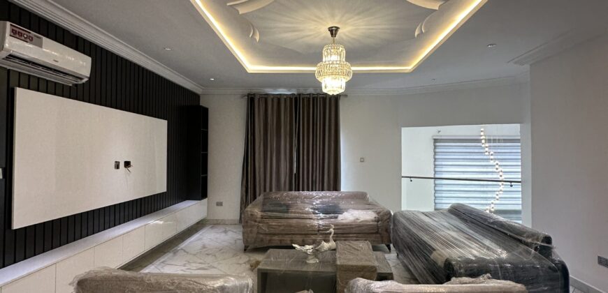 Stunning 5-Bedroom Home for Sale – Lakeside