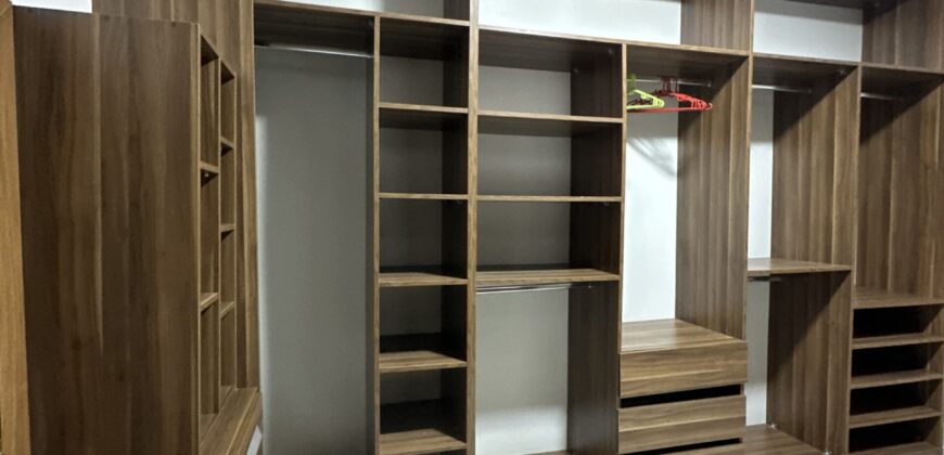 Stunning 5-Bedroom Home for Sale – Lakeside