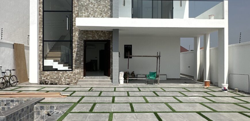 Modern 4-Bedroom Luxury Home with Swimming Pool & Outer House – School Junction, Accra