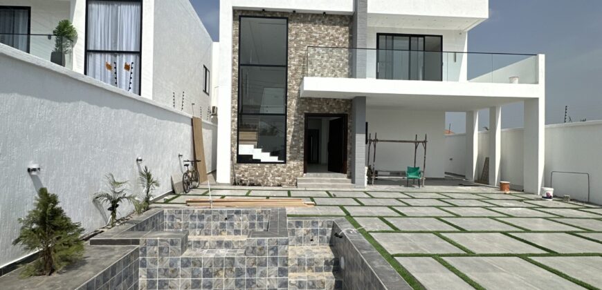 Modern 4-Bedroom Luxury Home with Swimming Pool & Outer House – School Junction, Accra