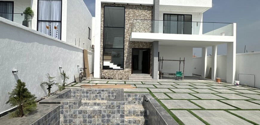 Modern 4-Bedroom Luxury Home with Swimming Pool & Outer House – School Junction, Accra