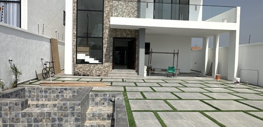 Modern 4-Bedroom Luxury Home with Swimming Pool & Outer House – School Junction, Accra