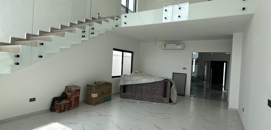 Modern 4-Bedroom Luxury Home with Swimming Pool & Outer House – School Junction, Accra