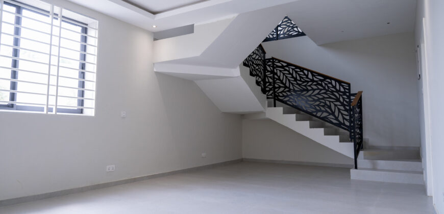 5-Bedroom House with Security Post in Kwabenya