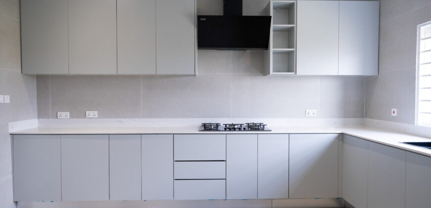 5-Bedroom House with Security Post in Kwabenya