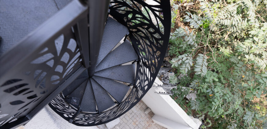 5-Bedroom House with Security Post in Kwabenya