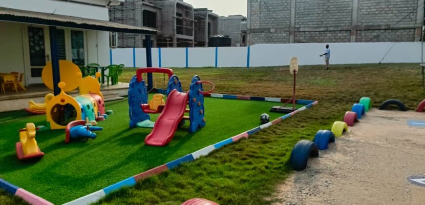 4 Bedrooms house built on 3 plots is for Rent at Airport Residential