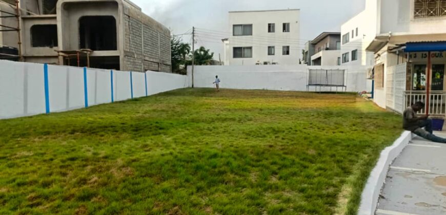 4 Bedrooms house built on 3 plots is for Rent at Airport Residential