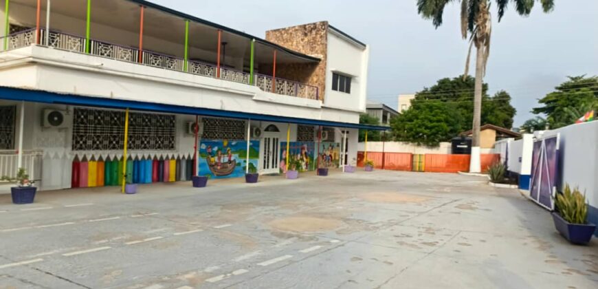 4 Bedrooms house built on 3 plots is for Rent at Airport Residential