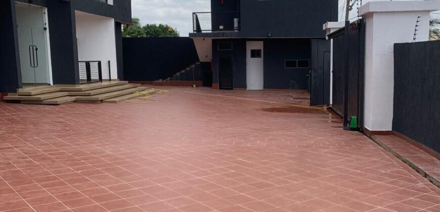 A HOUSE FOR SHORT LET, $100 A NIGHT AND $850 A MONTLY