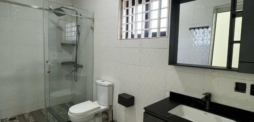 4 bedroom self contain in spintex on the Okpoigono road For Sale