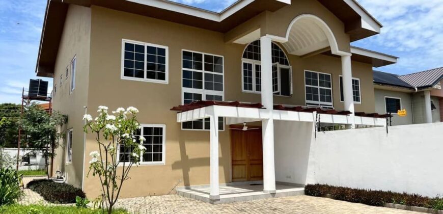 Elegant 3-Bedroom Semi-Detached House in the desirable Spintex Community 18