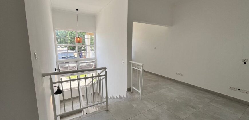 Elegant 3-Bedroom Semi-Detached House in the desirable Spintex Community 18