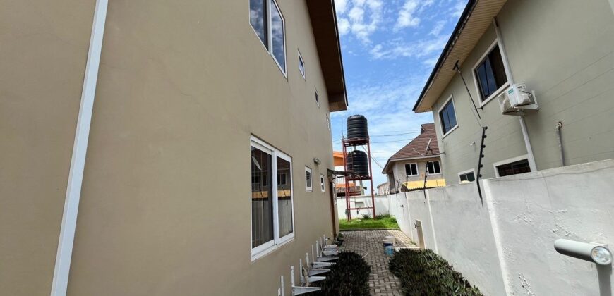 Elegant 3-Bedroom Semi-Detached House in the desirable Spintex Community 18