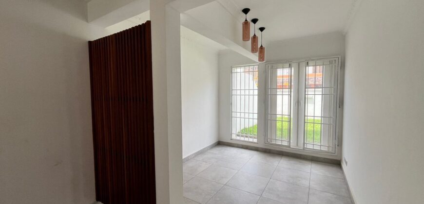 🏠 Executive 4-Bedroom House for Sale at Lakeside Estate