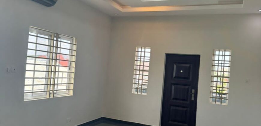 🏠 Executive 4-Bedroom House for Sale at Lakeside Estate