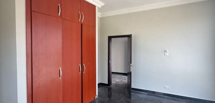 🏠 Executive 4-Bedroom House for Sale at Lakeside Estate