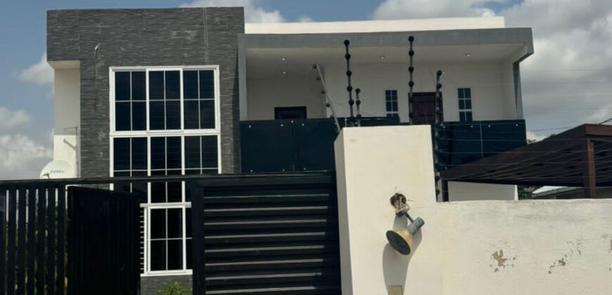 🏠 Executive 4-Bedroom House for Sale at Lakeside Estate