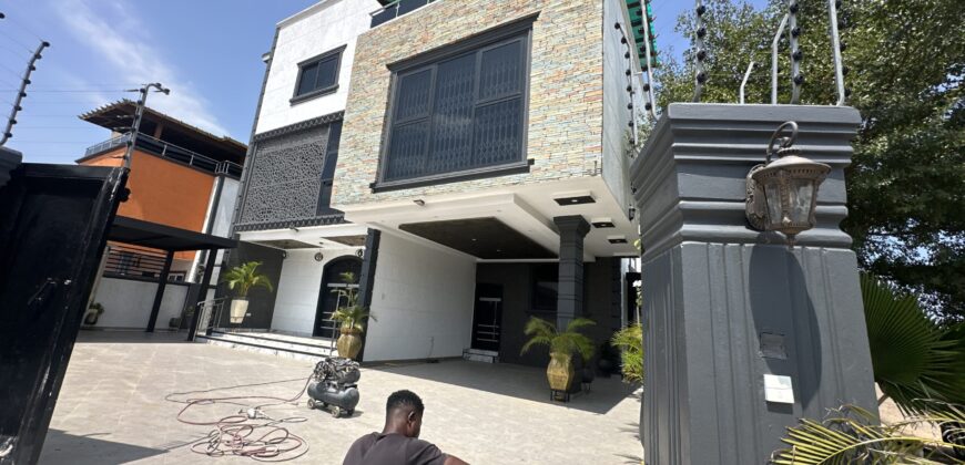 Elegant 5-Bedroom House for Sale – Spintex coastal