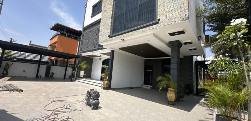Elegant 5-Bedroom House for Sale – Spintex coastal