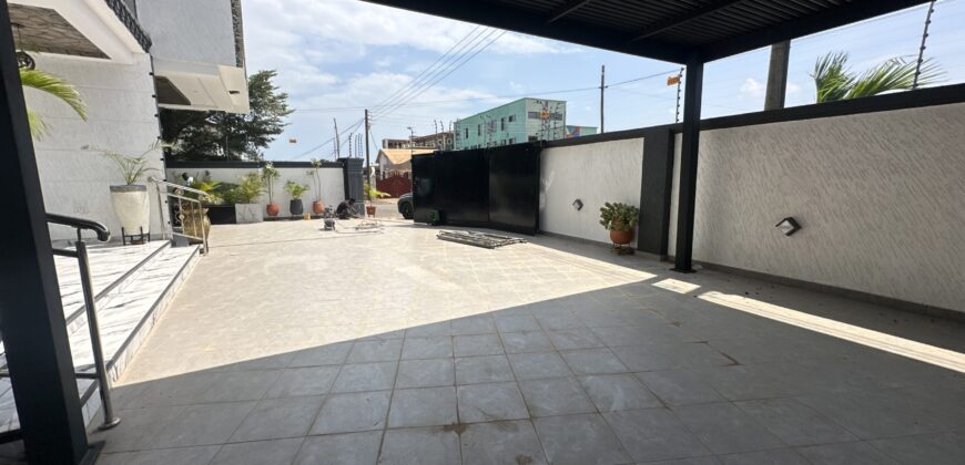 Elegant 5-Bedroom House for Sale – Spintex coastal