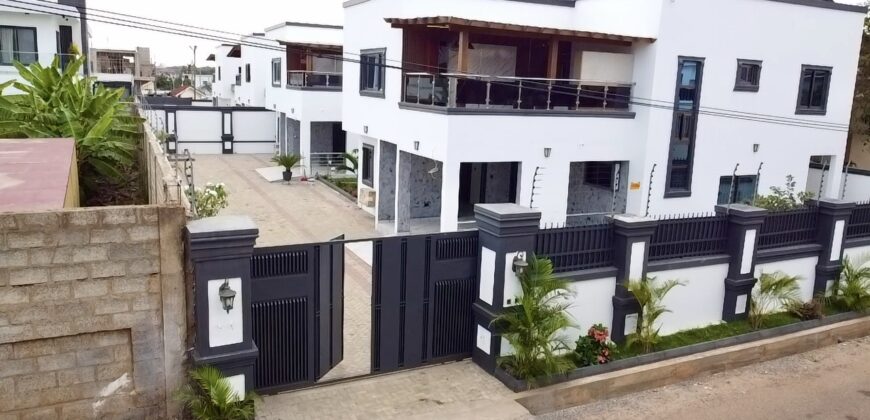 Stylish 3-Bedroom Townhouse with Boys’ Quarters & Rooftop Terrace – Tseaddo