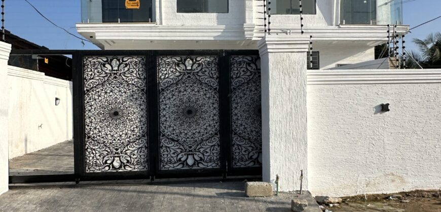 🏡 2-Bedroom House for Sale – School Junction, Asaragujohe