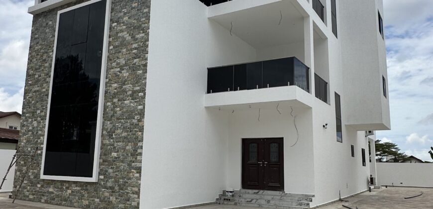 🏡 5-Bedroom Luxury Home with Penthouse – East Legon, Accra